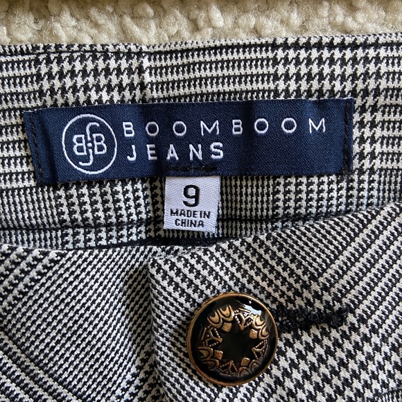 Cute plaid shorts (NWOT) - Picture 2 of 3